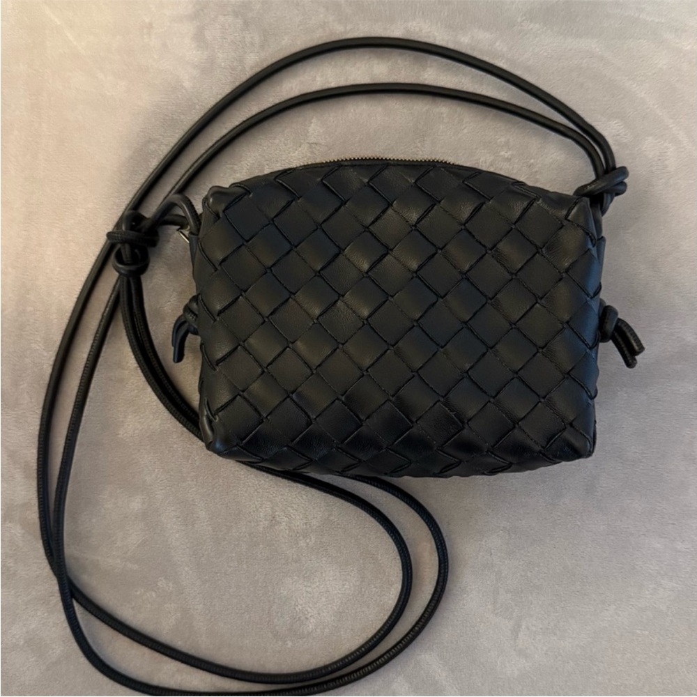 Bottega Veneta Authentic Elegant Black Woven Crossbody Bag